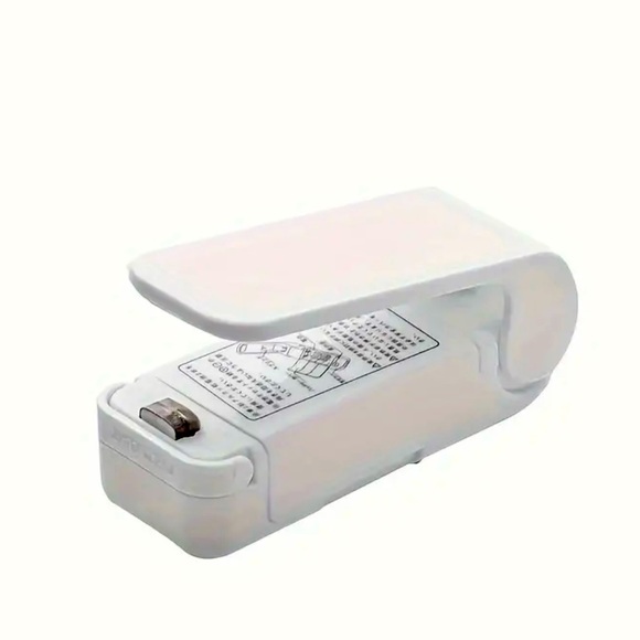 New - Effortless Vacuum Food Sealer Machine - Secure Heat Seal for Preservation - Picture 1 of 7